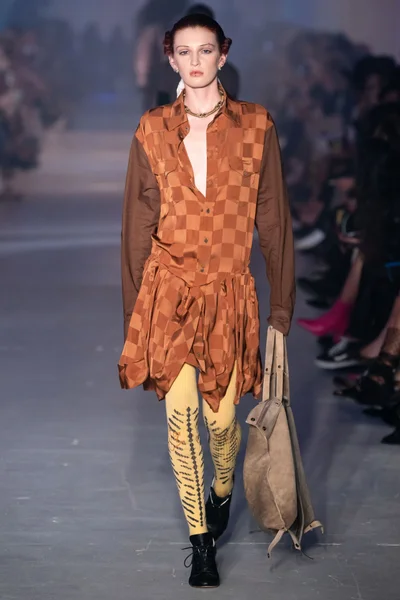Look 15